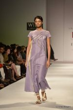 Model walk the ramp for Vaishali S Show at Wills Lifestyle India Fashion Week 2012 day 4 on 9th Oct 2012 (23).JPG